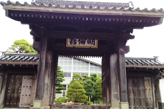 監督門